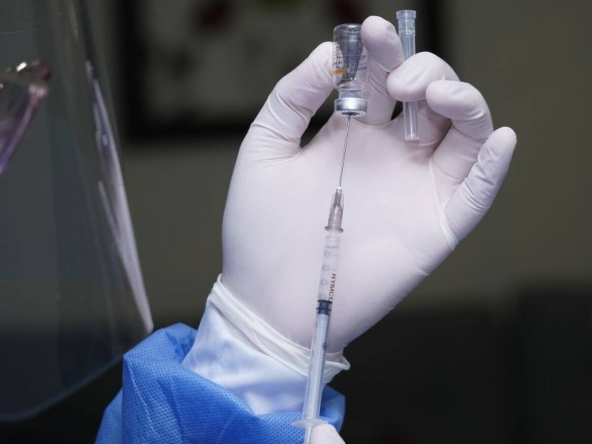 En 15 días se sabrá si la vacuna Astrazeneca se puede usar: Invima