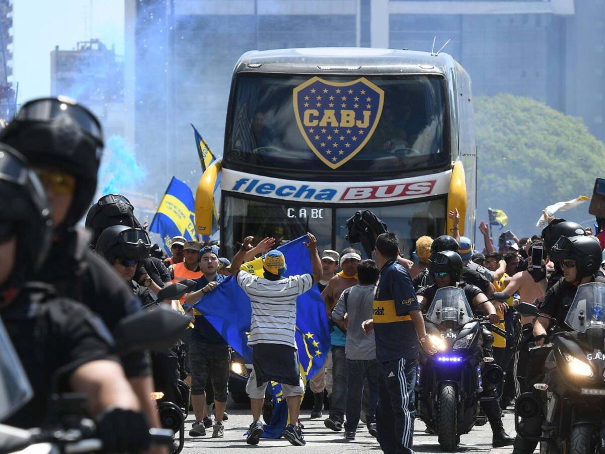 Fiscal investiga ataque al bus de Boca Juniors que dejó jugadores heridos