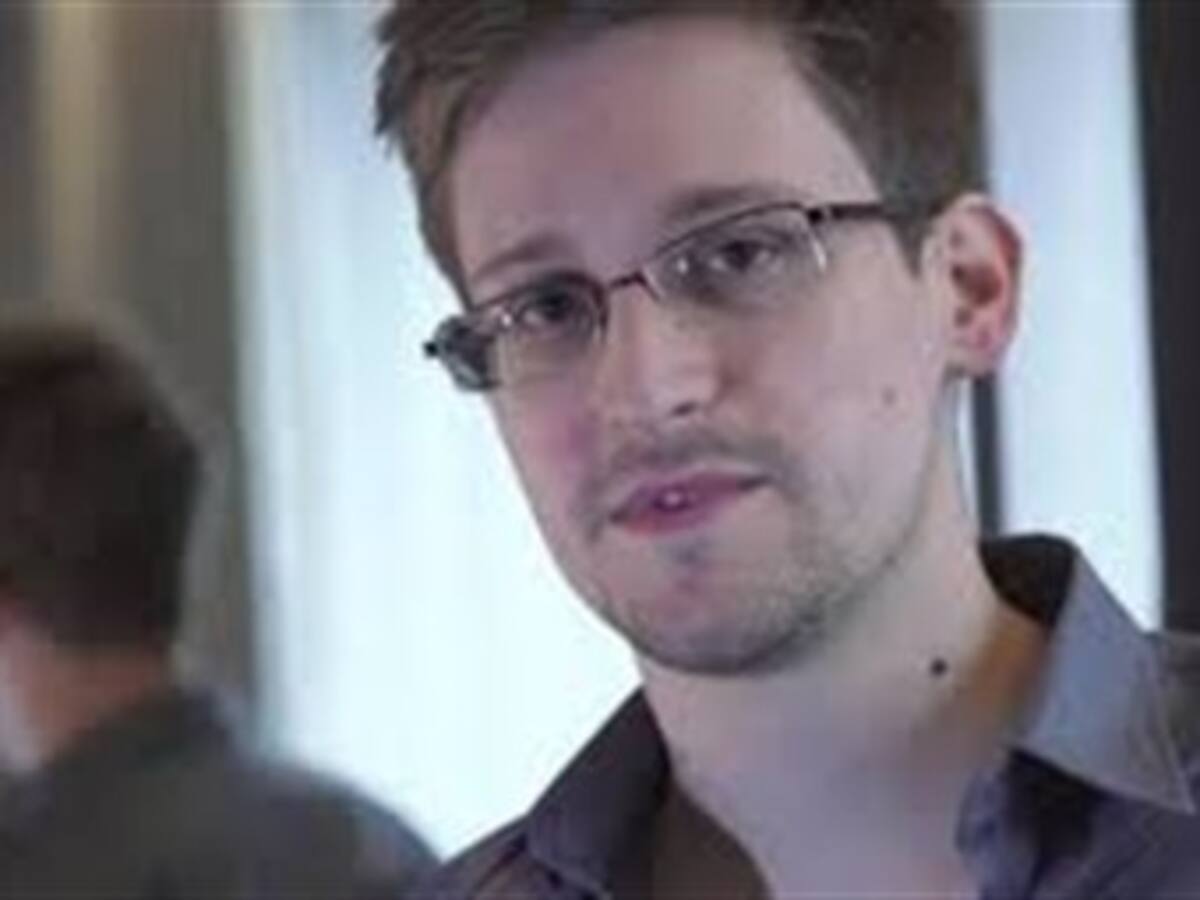 Padre de Snowden se reunirá hoy con su hijo en Rusia