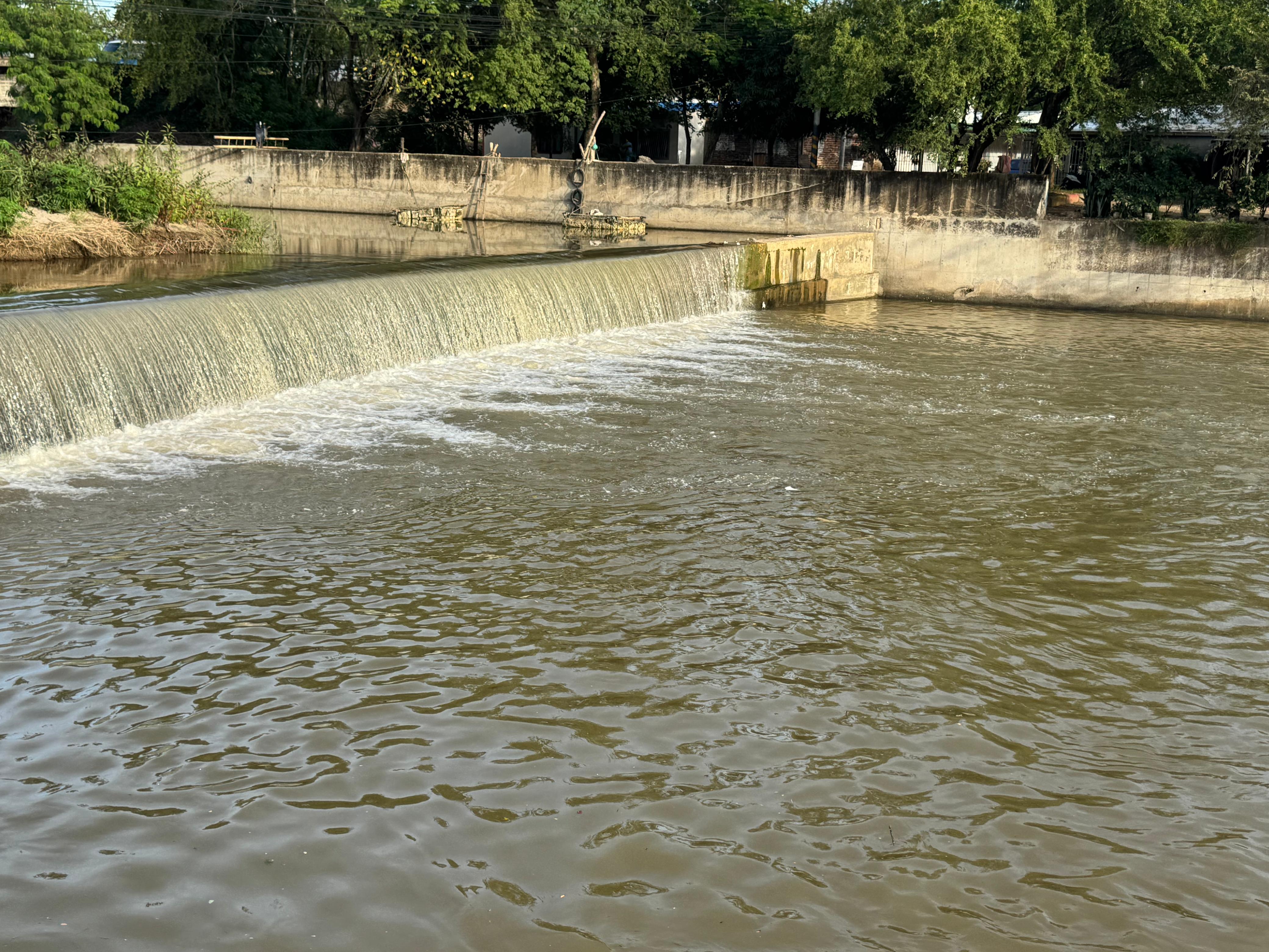 Autoridades locales y organismos de socorro mantienen vigilancia permanente del río Magdalena ante las lluvias atípicas en Neiva.