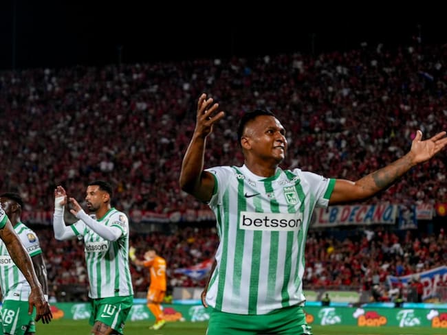 Los jugadores de Atlético Nacional celebran el único gol en el clásico antioqueño / Colprensa.