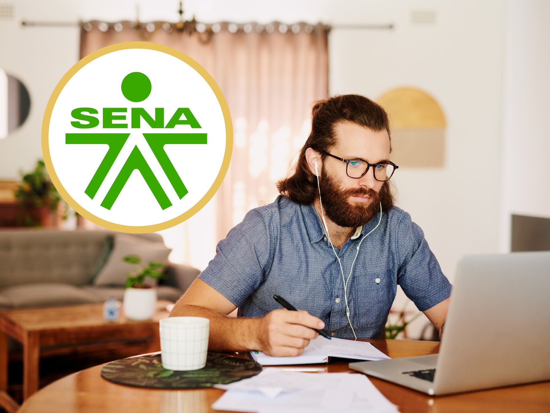 Hombre usando su computador para estudiar. En el círculo, el logo del SENA (GettyImages y redes sociales)
