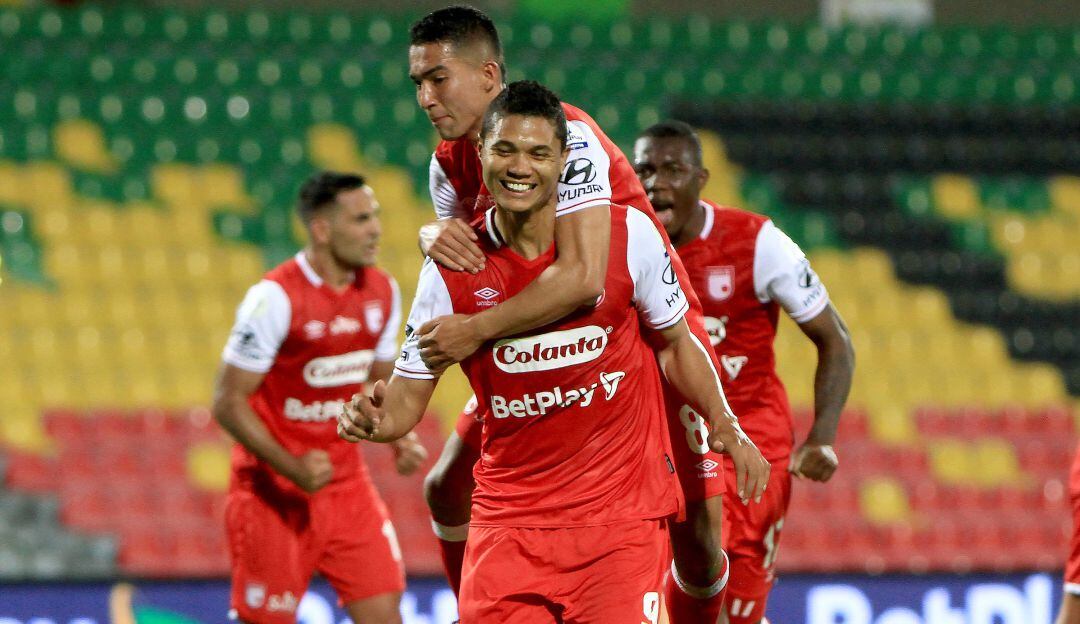Jorge Ramos festeja uno de sus ocho goles marcados con Santa Fe.