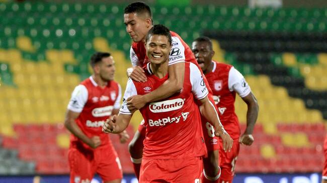 Jorge Ramos festeja uno de sus ocho goles marcados con Santa Fe.