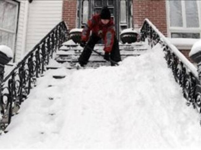 Tormenta de nieve deja sin electricidad a miles en el noreste de EE.UU