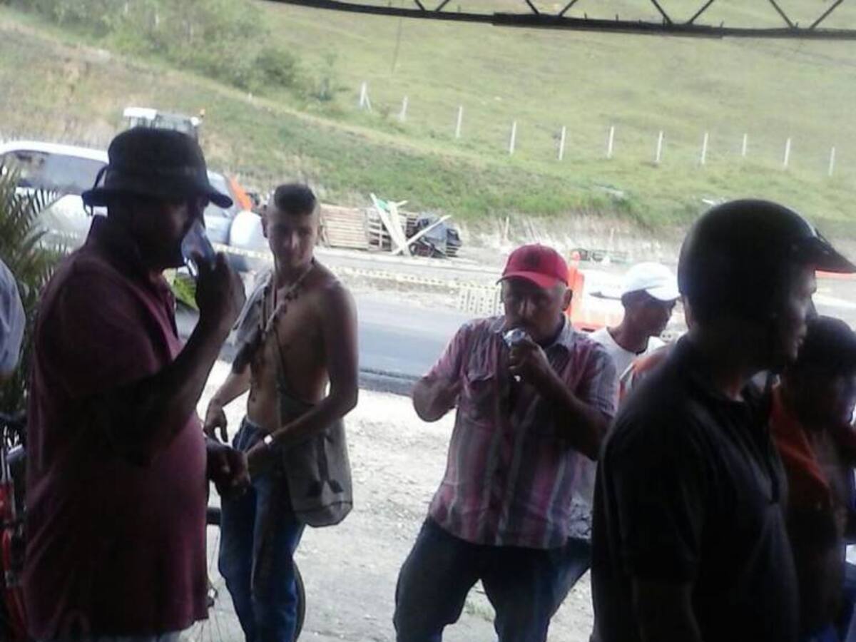 Los areneros protestaron por cierres en la vía a La Virginia