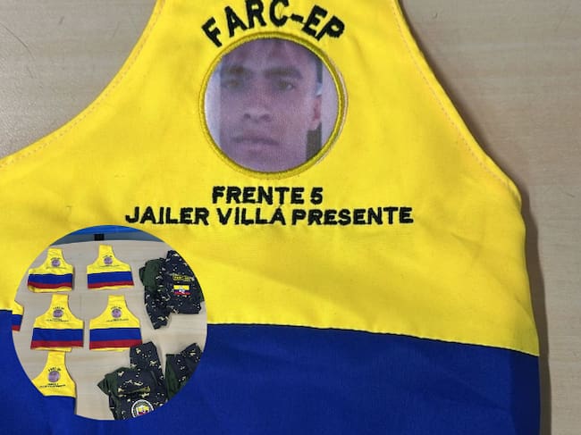 Brazaletes incautados en Sabalarga del frente 5to que quieren reactivar el frente 36 y el Mesa.