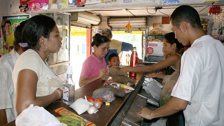 El reporte de distribuidores mayoristas sugiere que las ventas, expresadas en cantidades físicas, apenas alcanzaron a aumentar. Foto: Colprensa