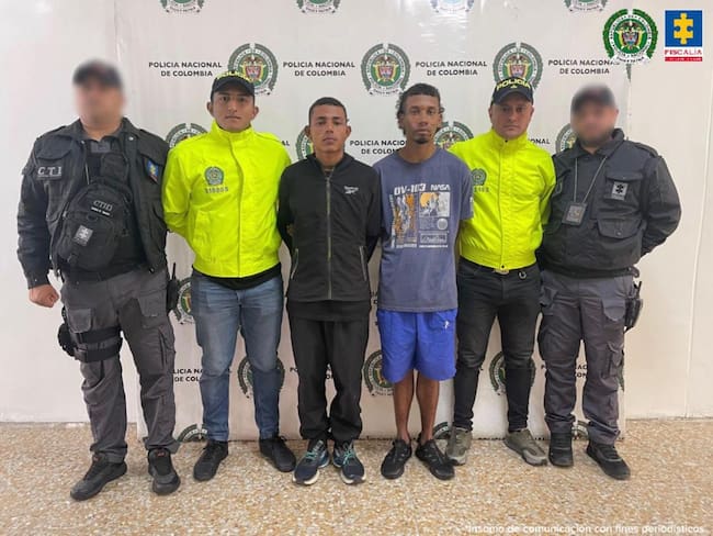 Se trata de Kervin Enrique González Simancas, alias Cartagena y Kallet Antonio Meza Meza, alias Soledeño, quienes habrían apuñalado 11 veces a un mayor de la Policía por robarlo. Foto: Fiscalía.