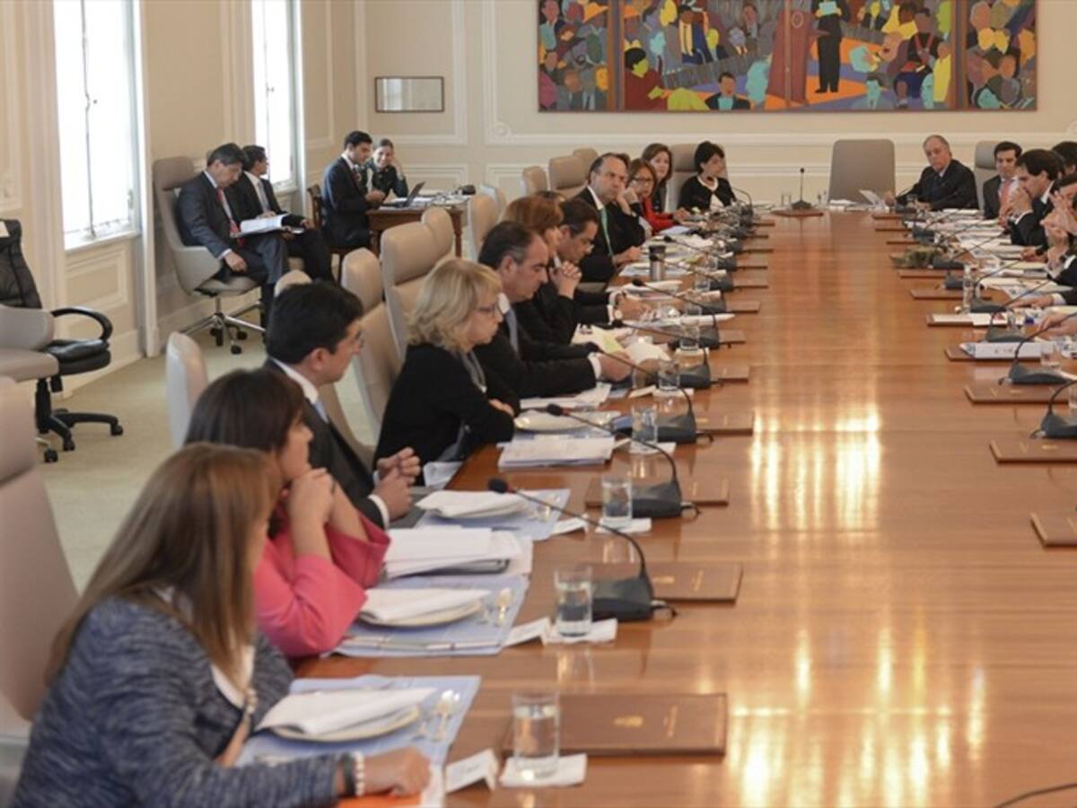 Renuncia colectiva del gabinete del presidente Santos
