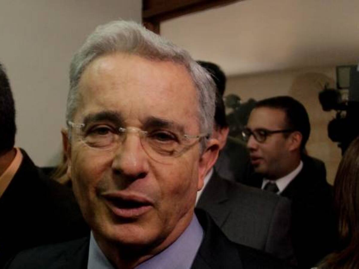 Queremos aportar a un gran pacto nacional: Uribe