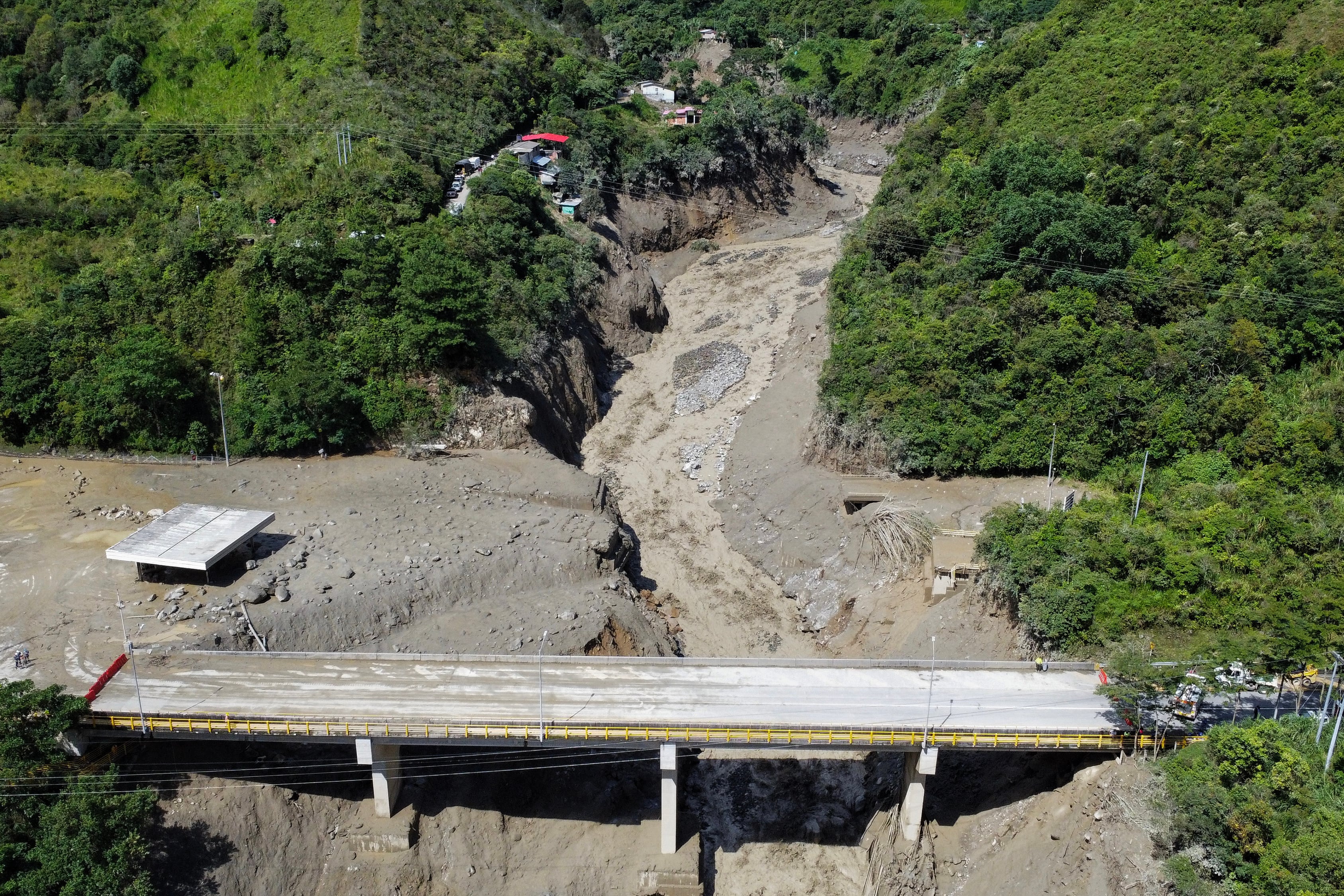 Vista aérea del lugar de un deslizamiento de tierra en el municipio de Quetame, Cundinamarca. Foto: JUAN BARRETO/AFP vía Getty Images.
