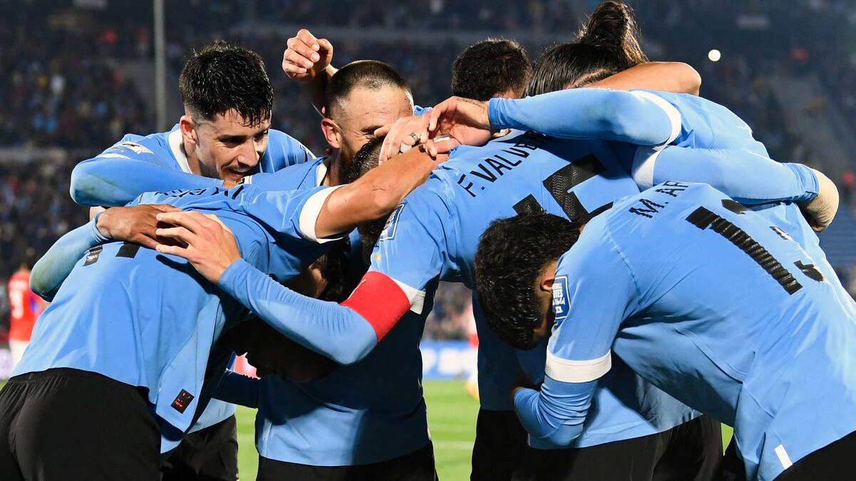 Chile, próximo rival de Colombia, cayó 3-1 en su visita ante Montevideo