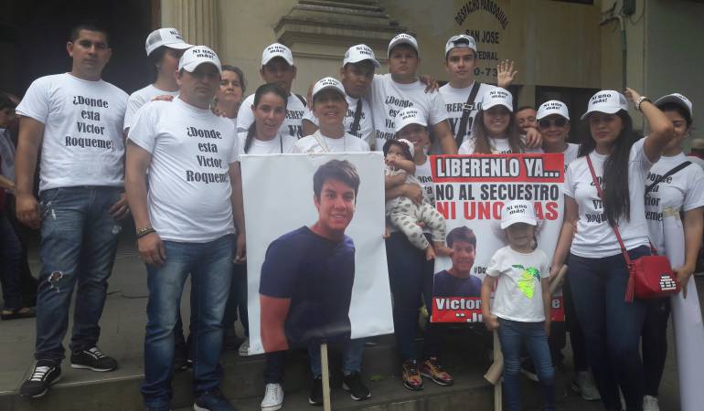 Familiares y amigos de Víctor Roqueme Quiñonez.
