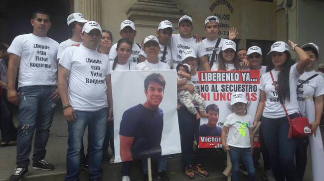 Familiares y amigos de Víctor Roqueme Quiñonez.