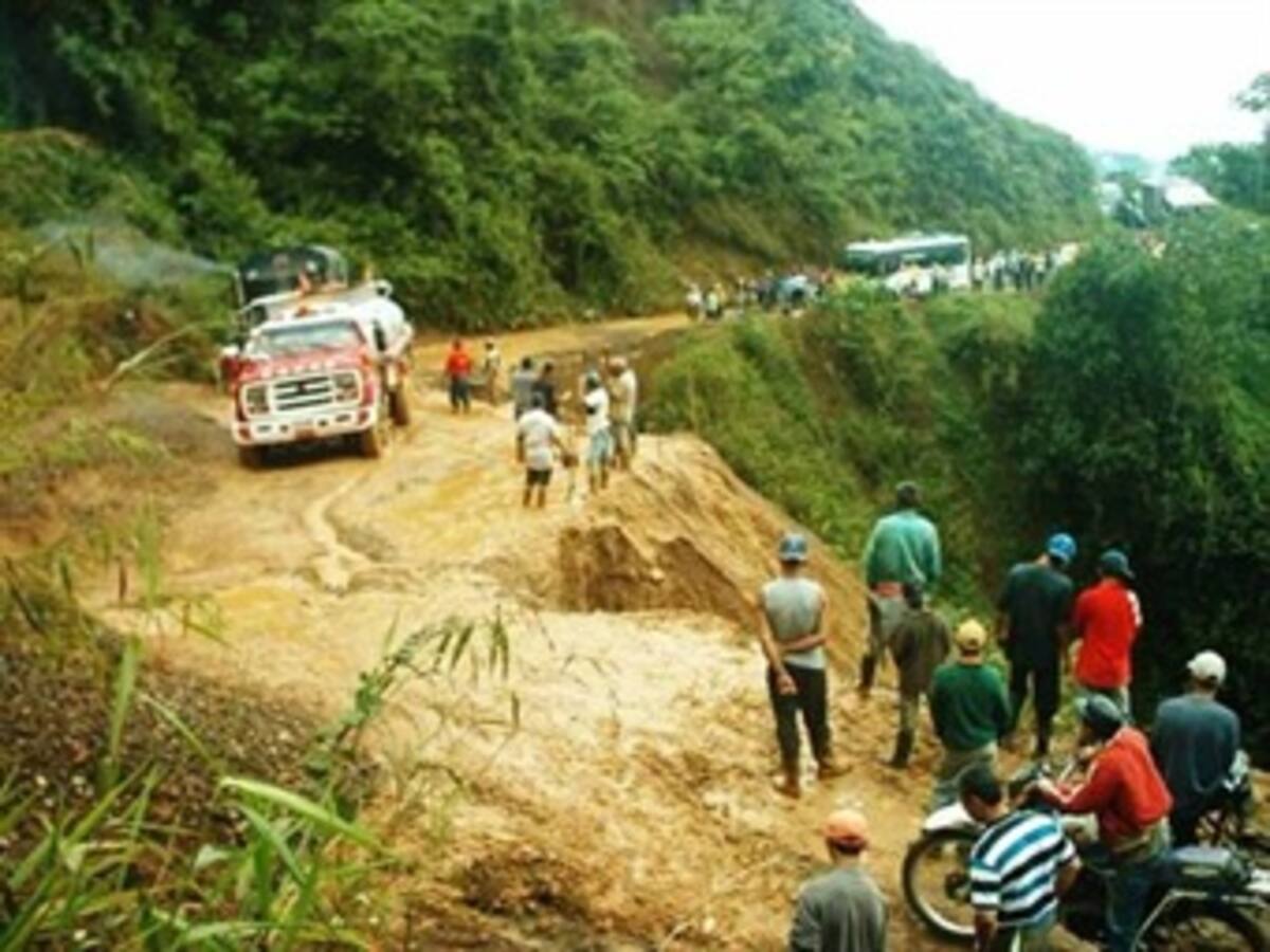 Tres personas desaparecidas deja deslizamiento en la vía Medellín – Manizales