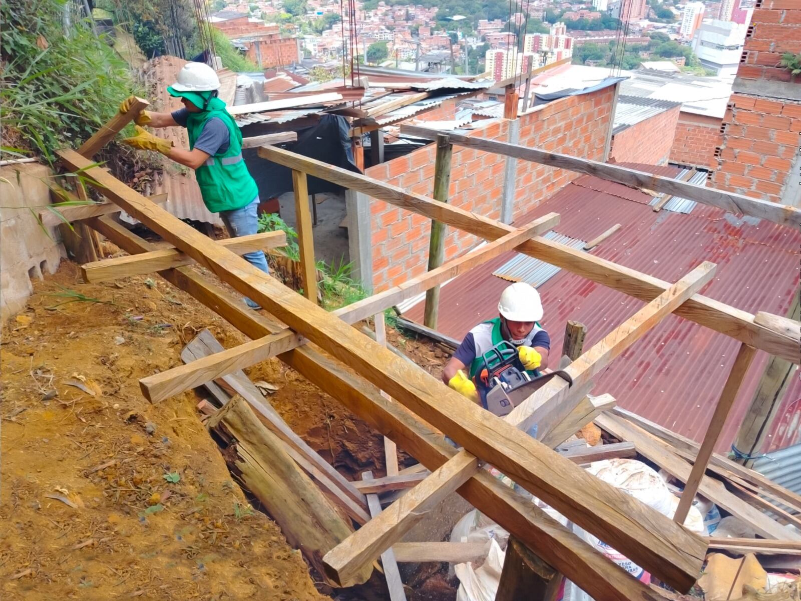 Operativos contra construcciones ilegales en Medellín. Cortesía: Alcaldía de Medellín