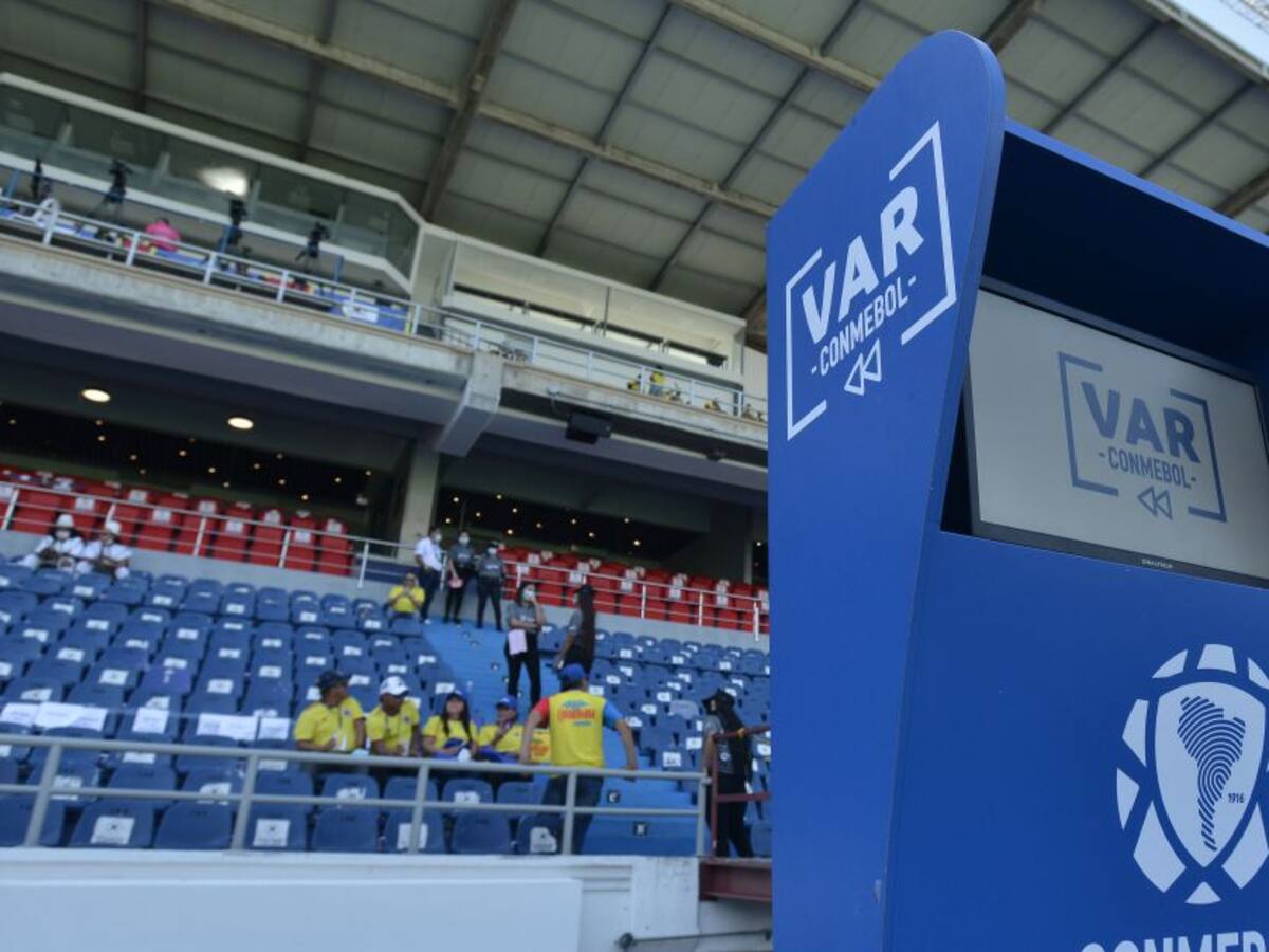 Todo para ayudar al VAR: Nueva decisión de la FIFA sobre el fuera de lugar