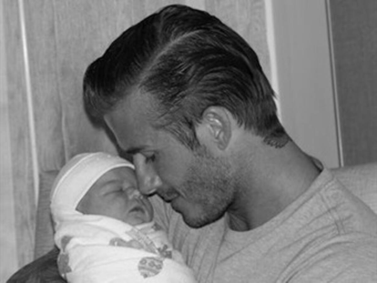 Victoria Beckham cuelga en Twitter la primera foto de su hija Harper Seven