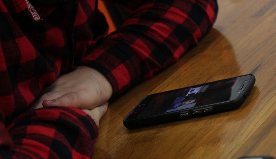 El extorsionista amenazaba a la víctima con enviar los videos y fotos a sus familiares y contactos.