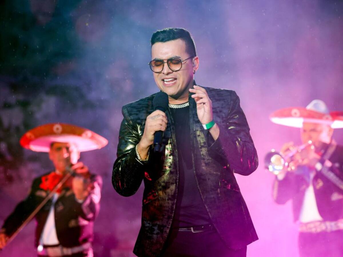 Yeison Jiménez sufrió quemaduras leves en medio de un concierto en Tuluá