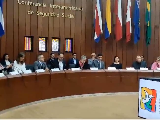 Diálogos de Paz entre gobierno colombiano y el ELN en México