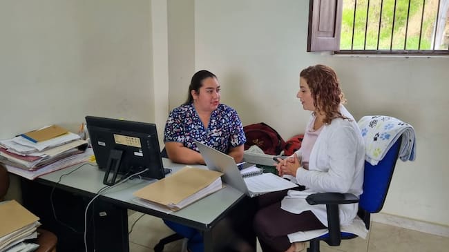 IPS del Tolima, a la derecha Cristina Lombo, enfermera de la Universidad Nacional e investigadora del modelo. |Foto: Salud Rural para la Paz.