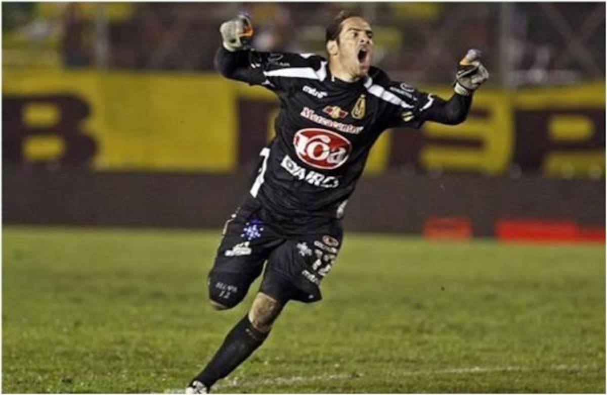 Anthony Silva fue una garantía en el arco paraguayo en 2003.
