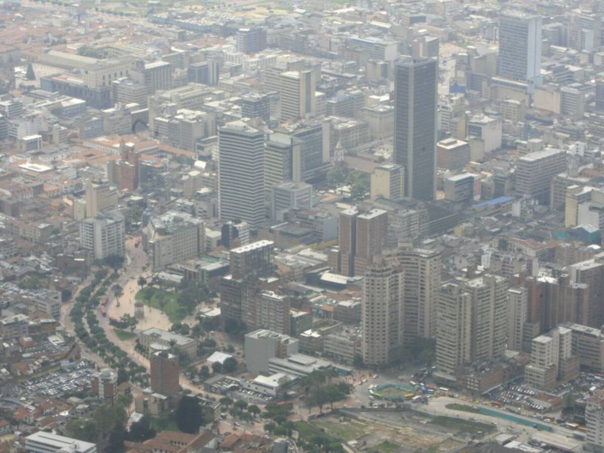 Ex alcaldes a favor de ampliar número de localidades en Bogotá