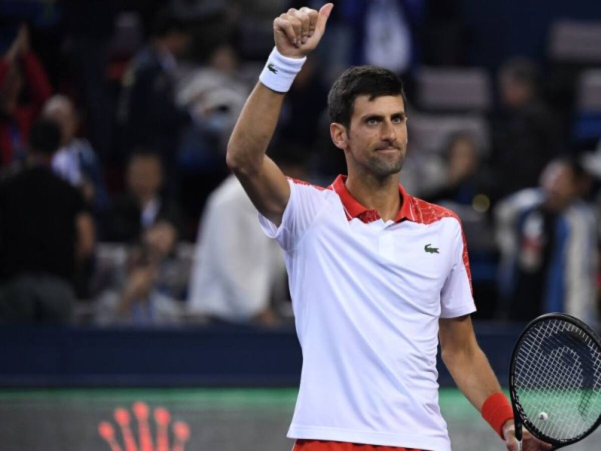 Djokovic aplastó a Zverev y espera por Federer o Coric en final de Shanghái