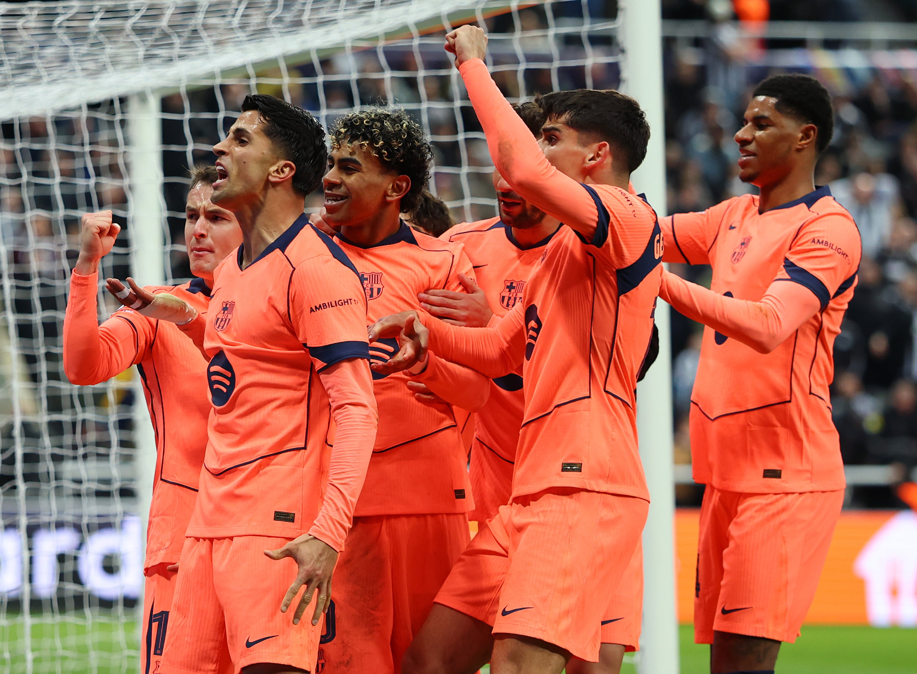 Lamine Yamal celebra su gol agónico de penalti ante el Newcastle. (Photo by Molly Darlington/Copa/Getty Images)