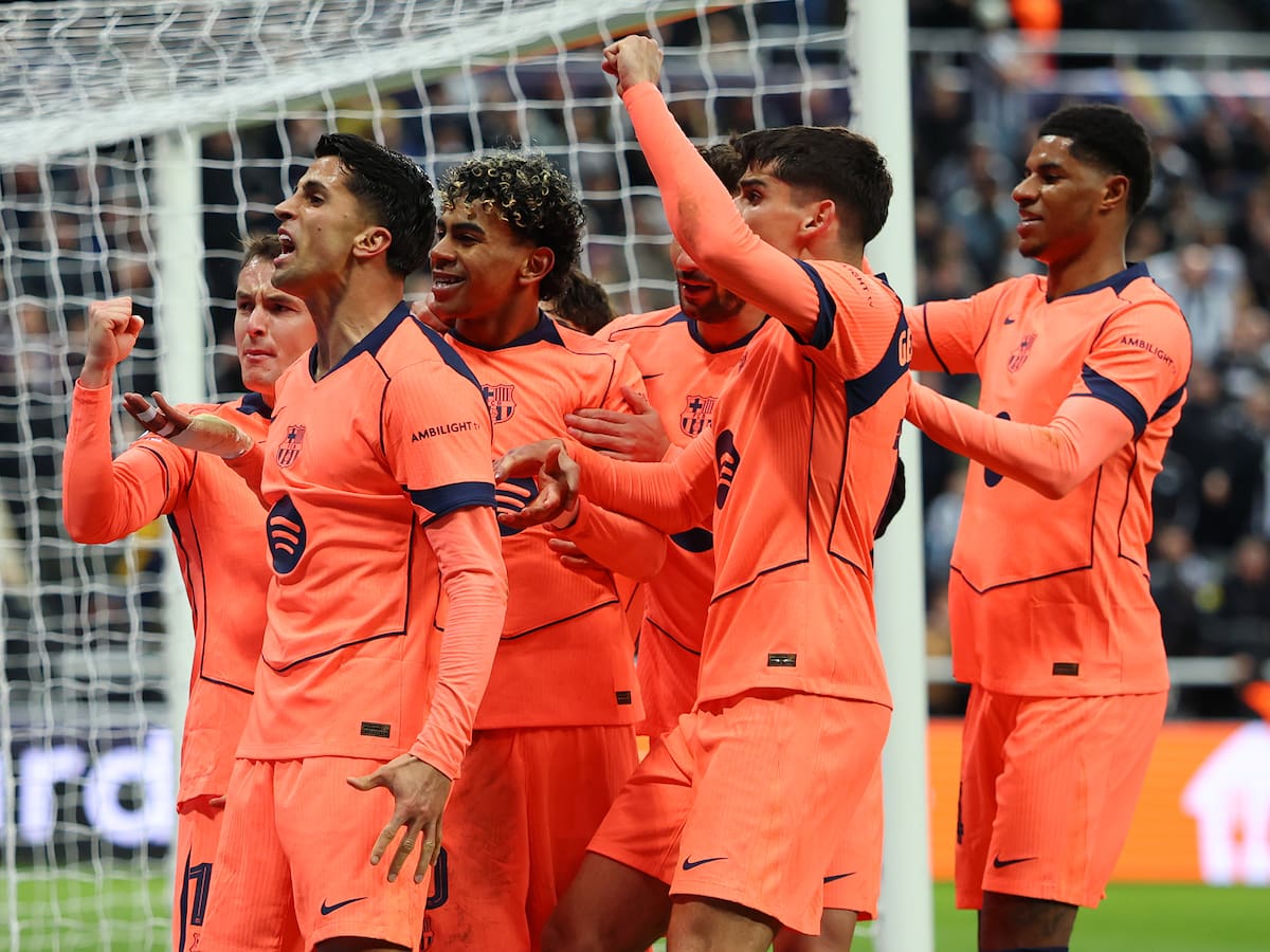 Lamine Yamal rescata un empate para el Barcelona en campo del Newcastle: Resumen y goles del partido