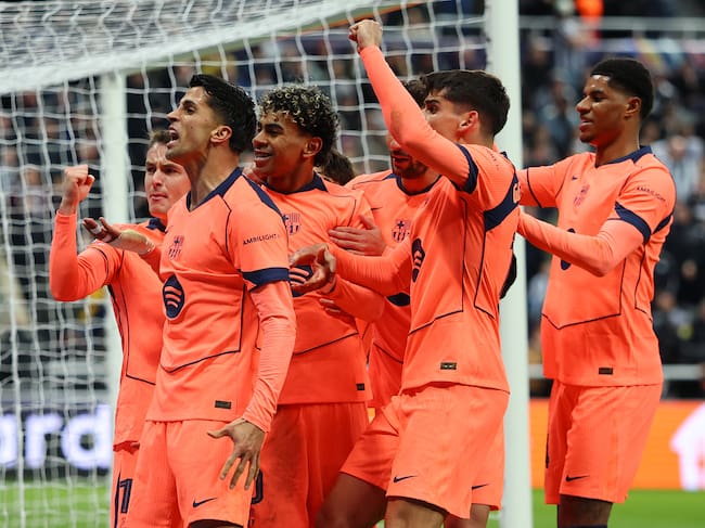Lamine Yamal celebra su gol agónico de penalti ante el Newcastle. (Photo by Molly Darlington/Copa/Getty Images)