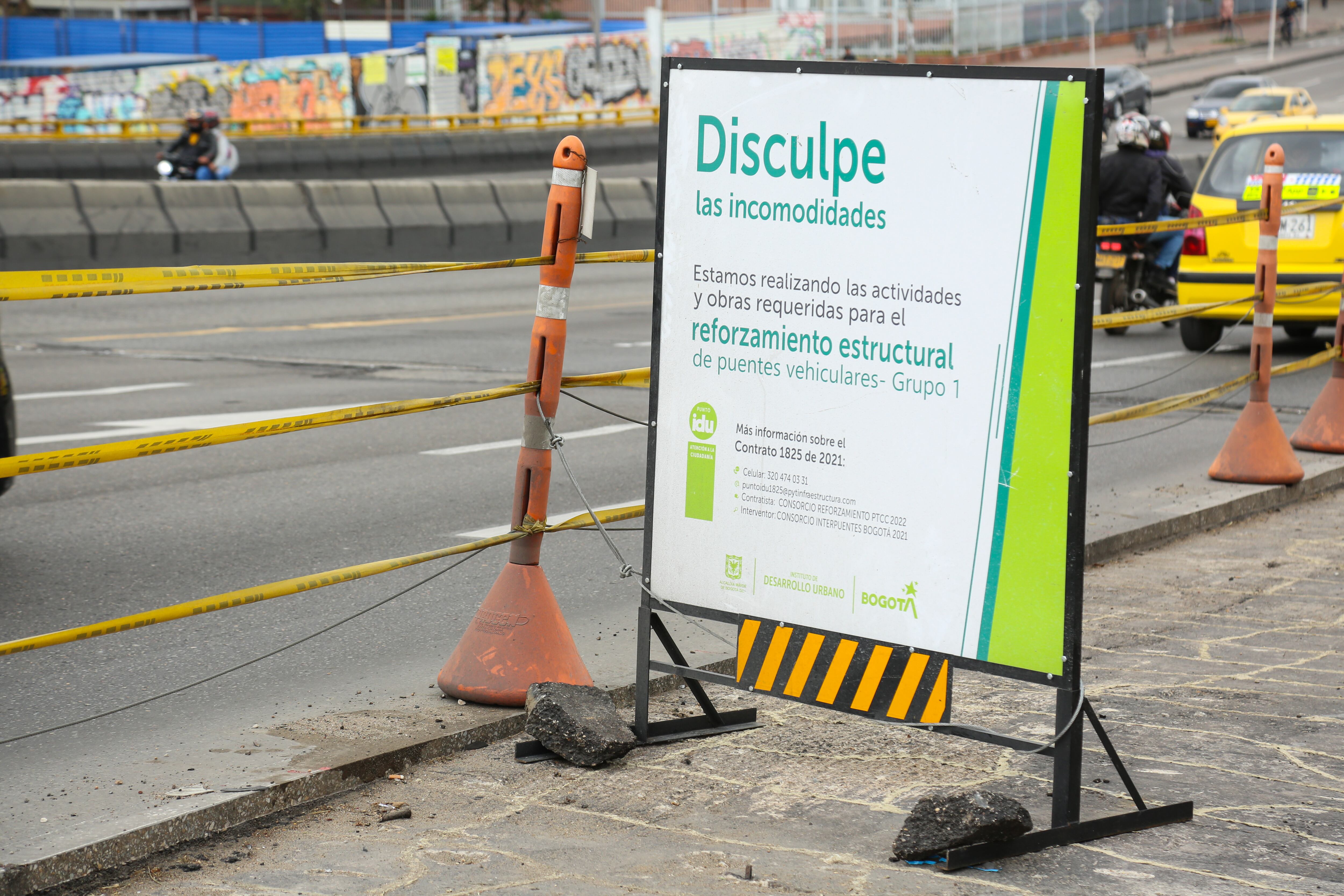 Retrasos en las obras del puente de Av. NQS con Calle 13.