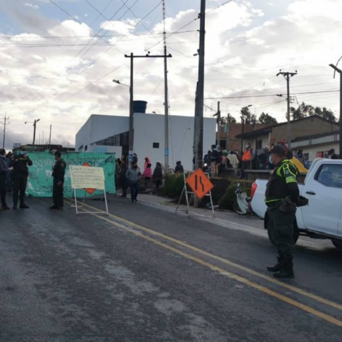 Indígenas cierran la vía Ipiales Pasto