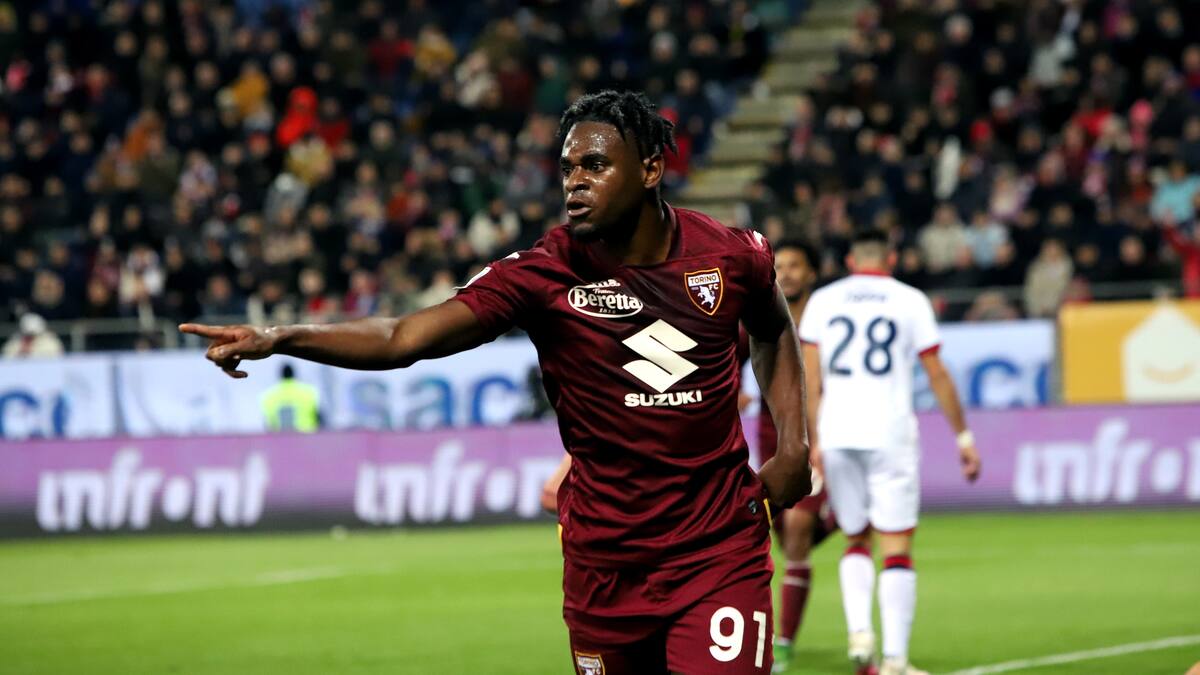 Técnico del Torino se rindió ante Duván Zapata: así fue su gol ante Cagliari en Serie A