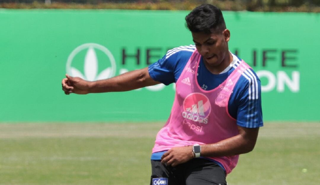 Kliver Moreno en su regreso a las prácticas con Millonarios.