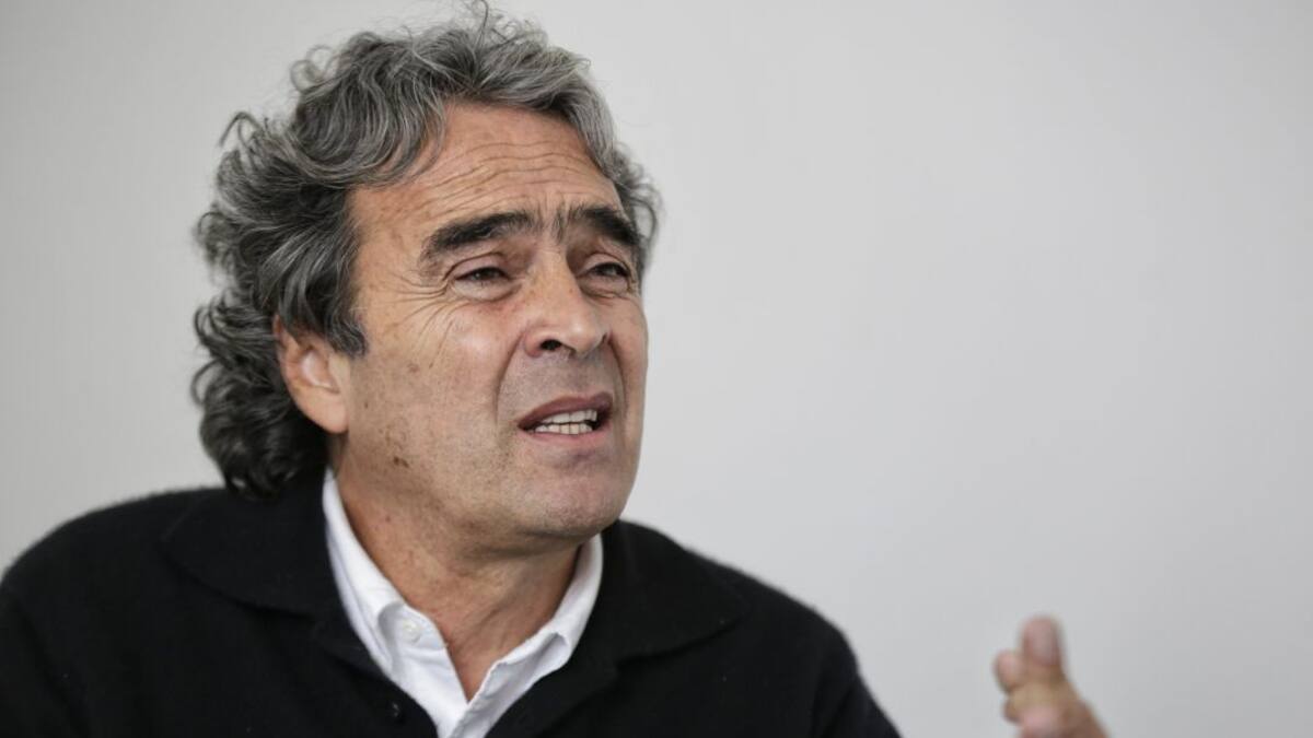 “Blanco es, gallina lo pone y Uribe lo dice”: Fajardo sobre Fico Gutiérrez
