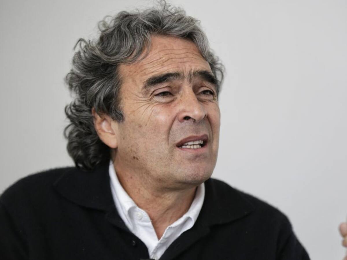 “Blanco es, gallina lo pone y Uribe lo dice”: Fajardo sobre Fico Gutiérrez