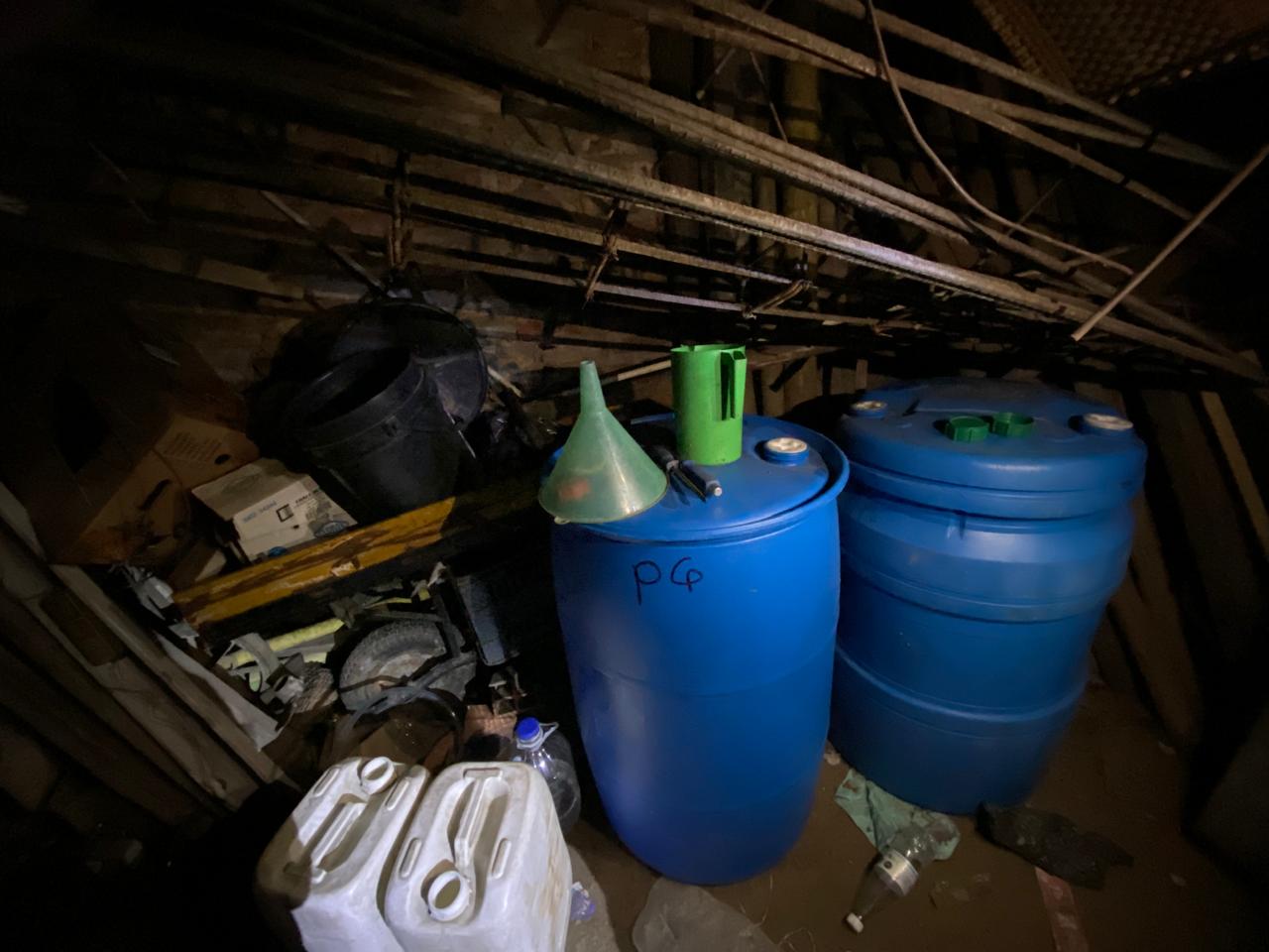 Desmantelan fábrica de licor adulterado  / Foto: MECUC.