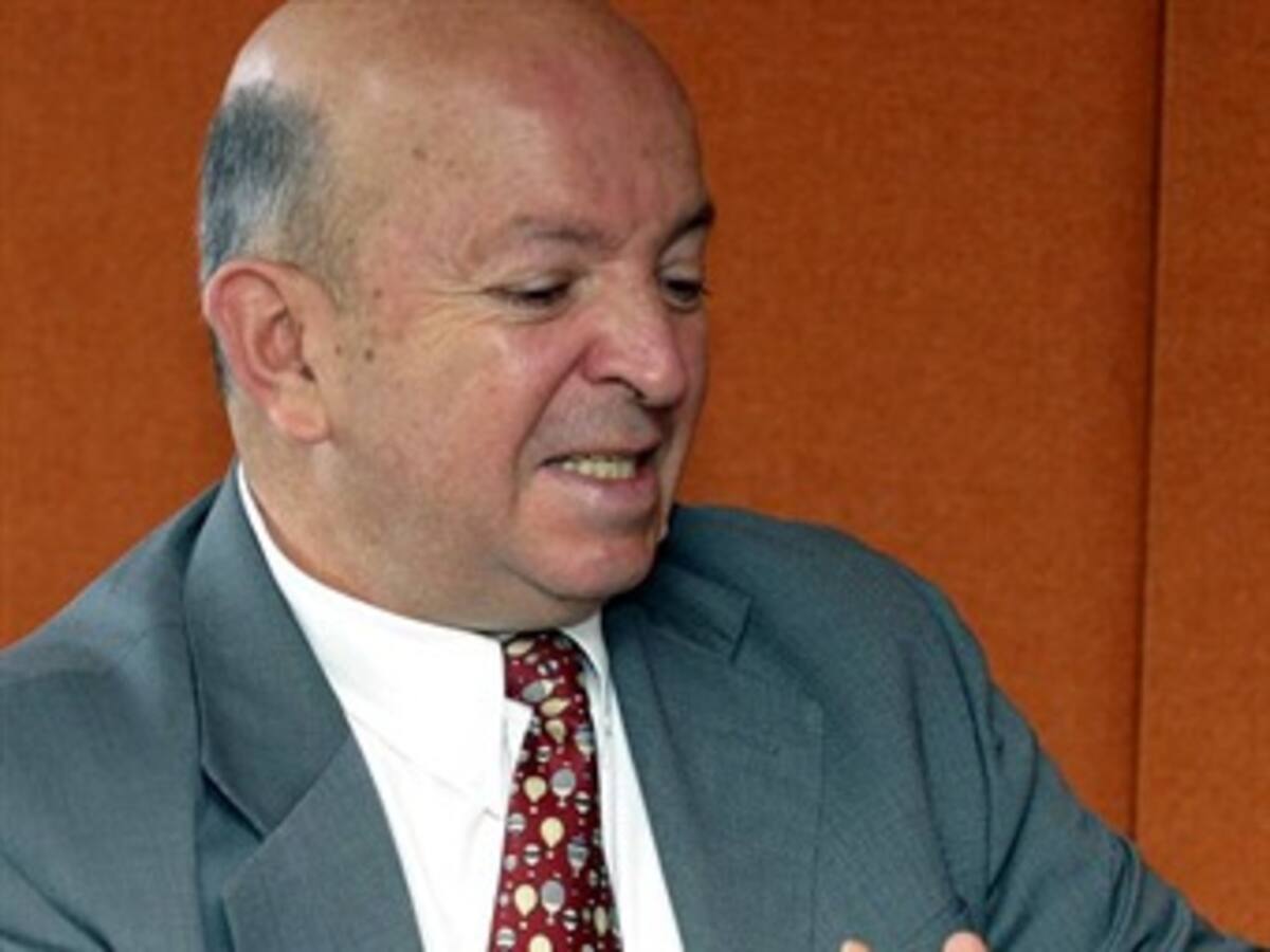 Francisco Santos conocía con antelación sobre destitución de Petro: Patiño