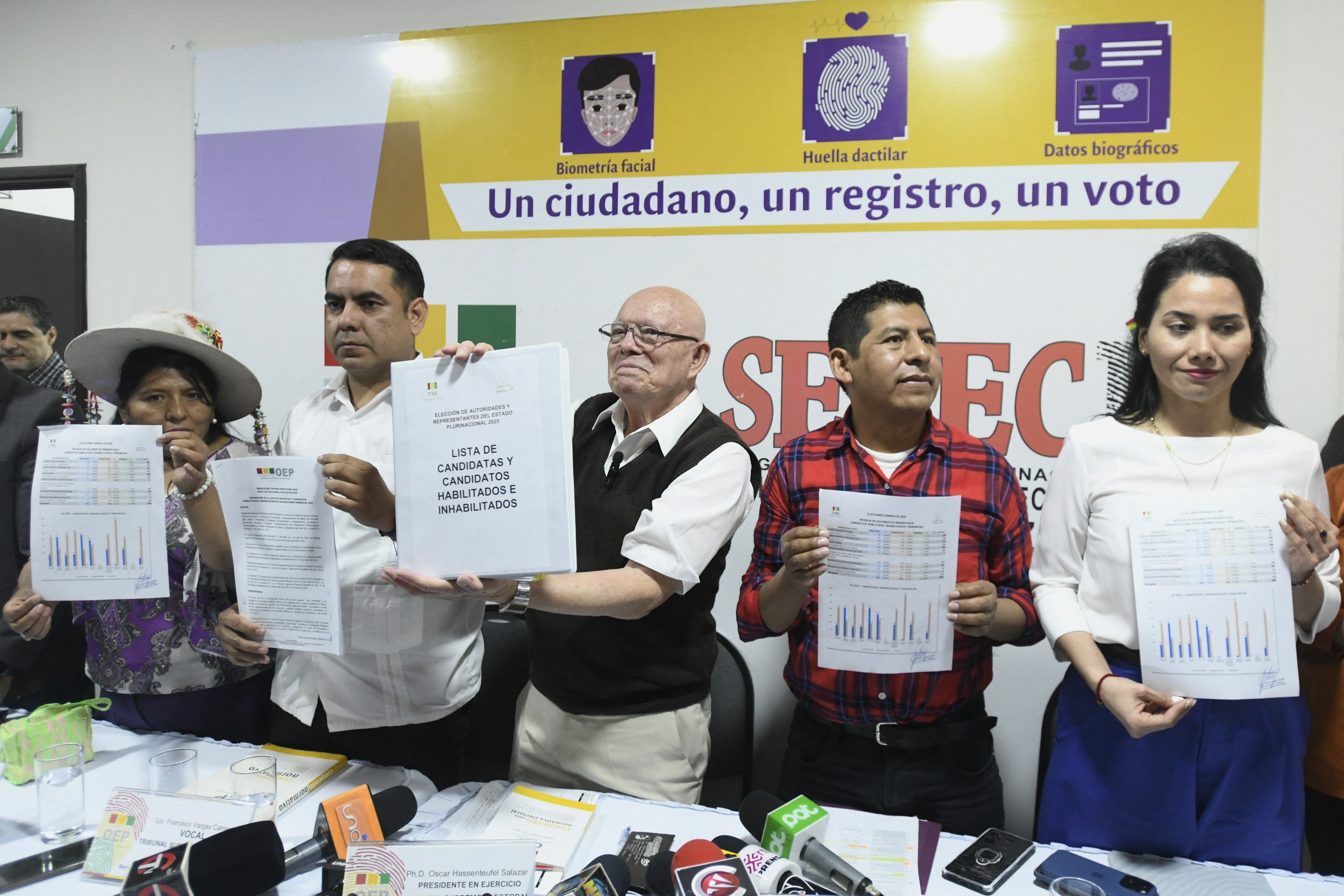 La Organización de Estados Americanos advirtió de posibles acciones que busquen perjudicar el desarrollo de la jornada electoral del 17 de agosto.
(foto:   RODRIGO URZAGASTY/AFP via Getty Images)