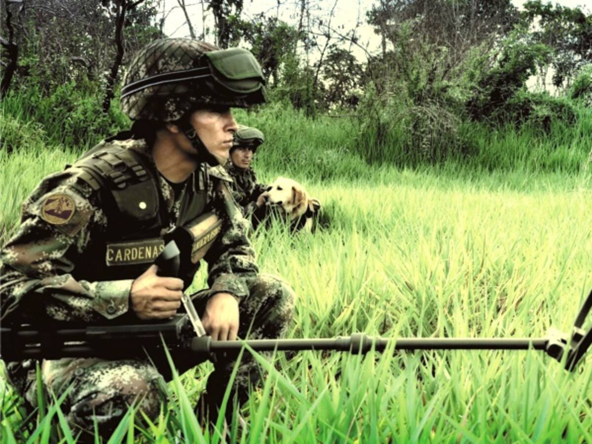 Santos activa Brigada de Desminado en cumpleaños 197 años del Ejército