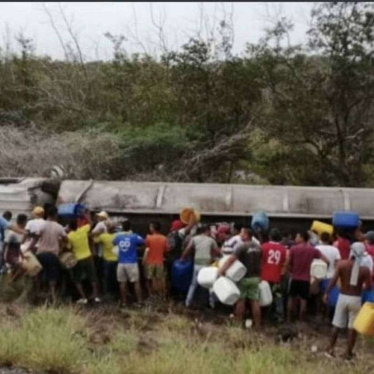 Tasajera llora a las 45 víctimas de la explosión de un camión cisterna