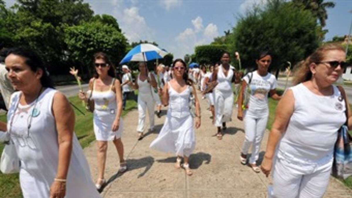 La primera tanda de presos cubanos y sus familiares llegará mañana a España