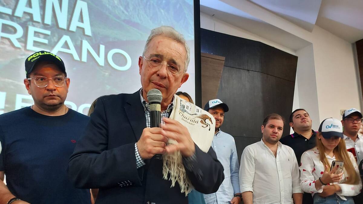 “No nos interesa tener reuniones clandestinas” Uribe sobre reunion con Petro
