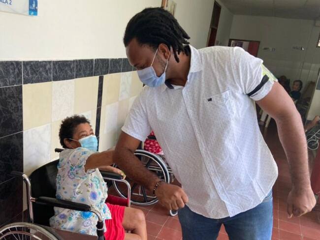 Por medio de un decreto el mandatario hizo oficial la noticia luego de que el Concejo Distrital revocara la moción de censura en su contra