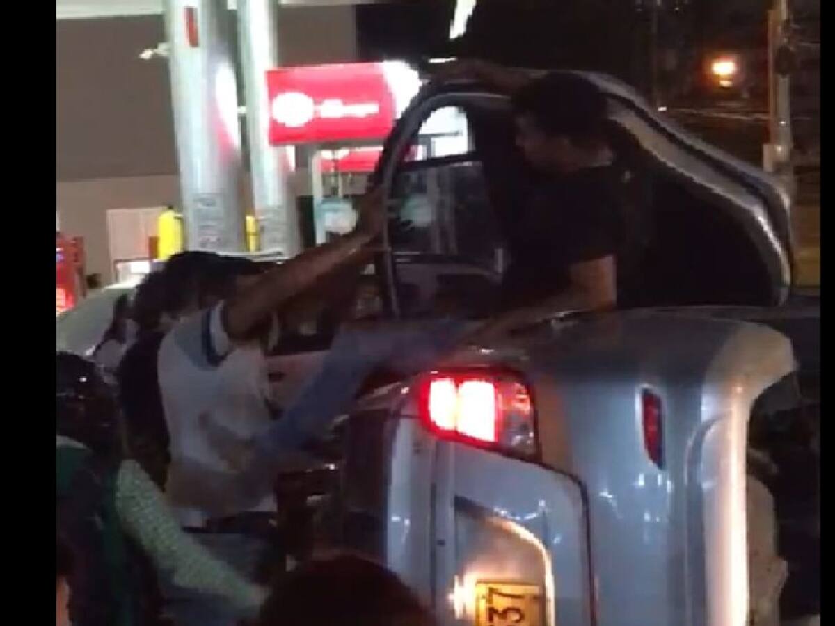 Dos conductores ilesos tras violento choque en Castillogrande