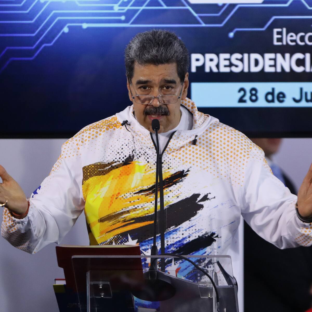 Maduro: “inició el circo internacional por las elecciones, dejen los nervios”