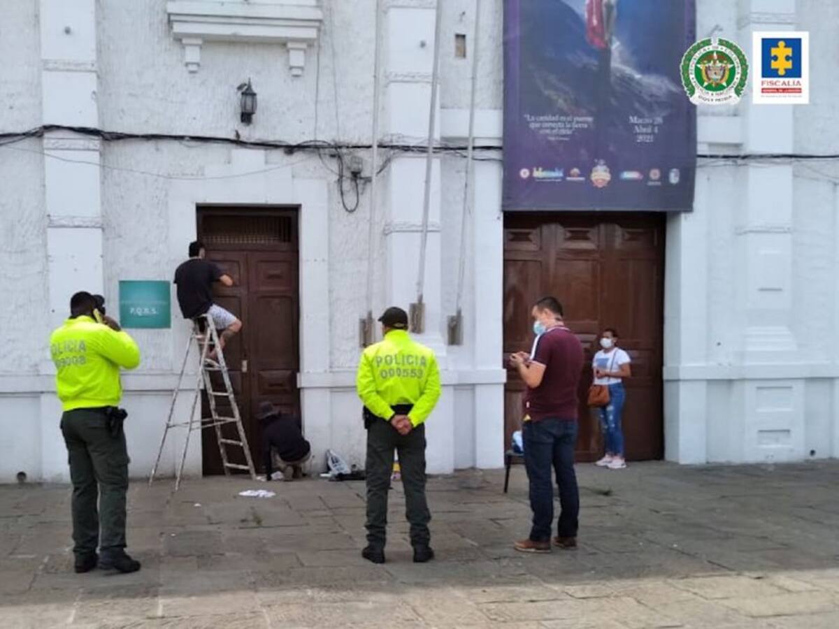 VIDEO: Limpiaron Alcaldía de Piedecuesta que habían pintado